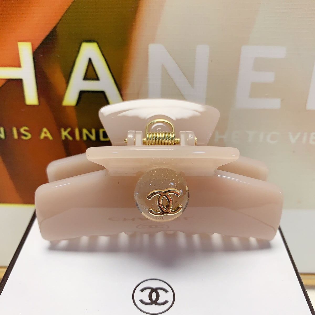 Signature Emblem Hair Clip – Design 001 detail view