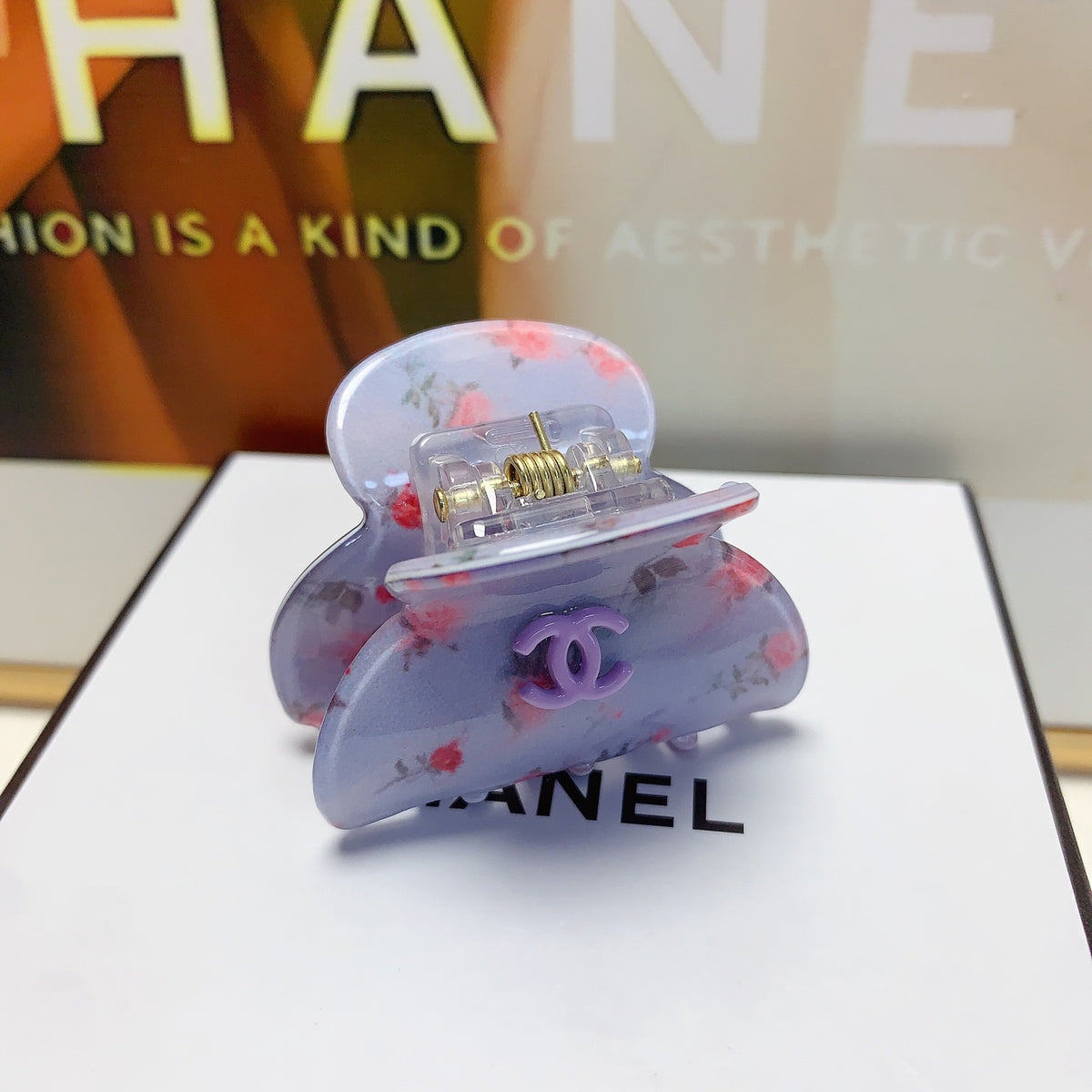 Signature Emblem Hair Clip – Design 003 detail view
