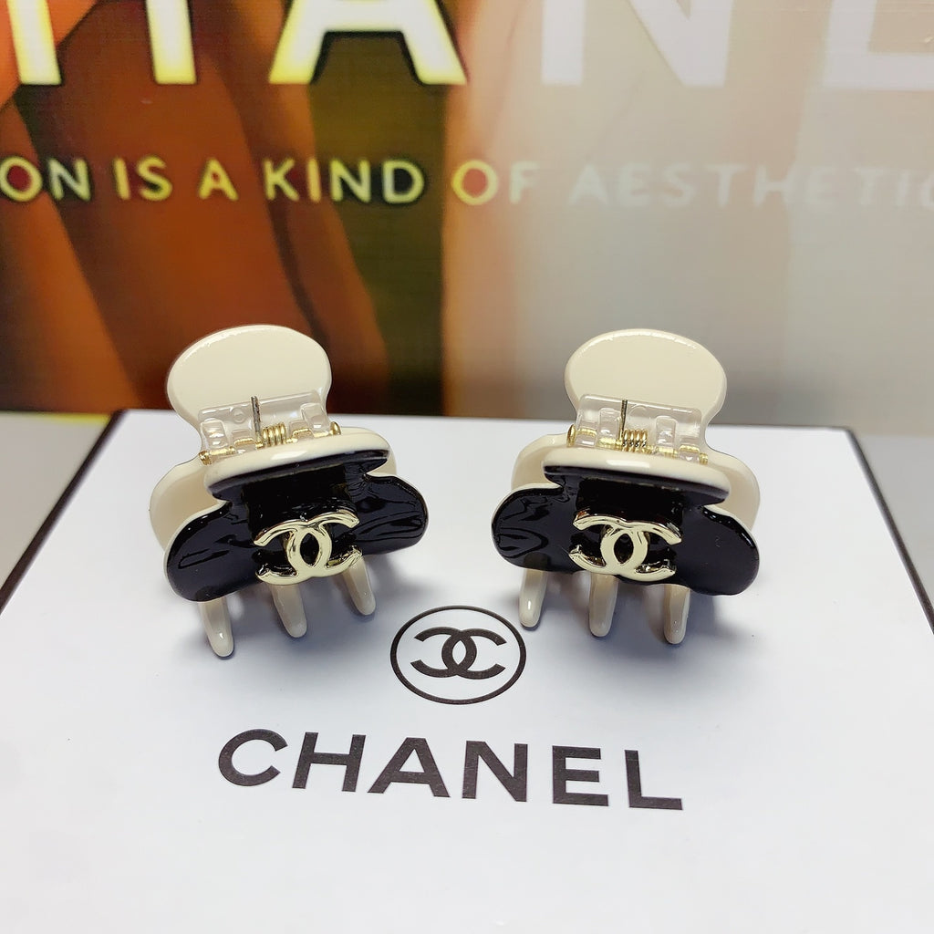 Signature Emblem Hair Clip – Design 006 side detail