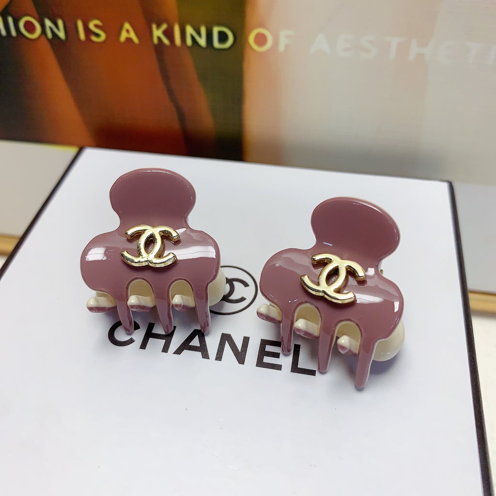 Signature Emblem Hair Clip – Design 006 detail view
