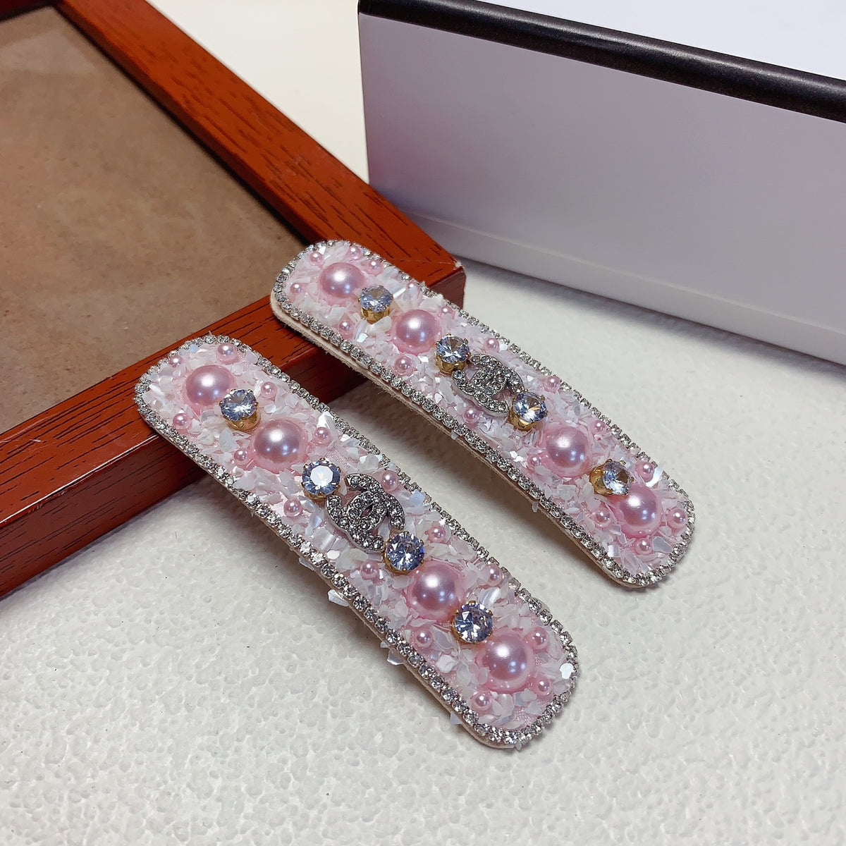 Pearl Hair Clip – Pearl Detail detail view