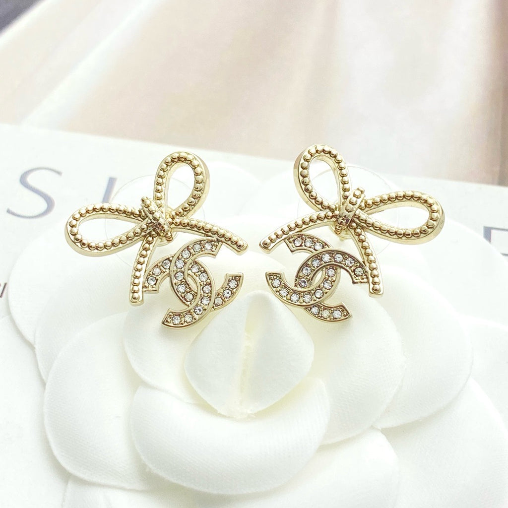 Double-C Emblem Stud Earrings in Polished Metal-Tone – Design 283 detail view