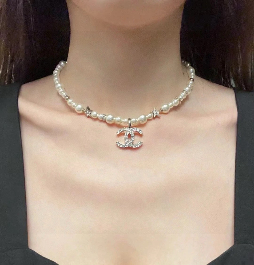 Pearl Pearl-Detail Pendant Necklace – Pearl Detail – Design 034 main product view