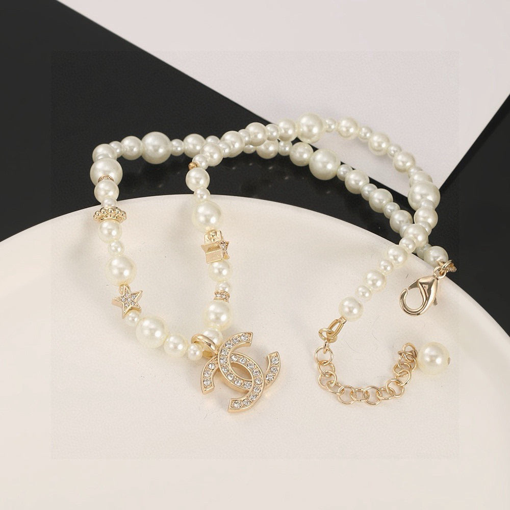 Pearl Pearl-Detail Pendant Necklace – Pearl Detail – Design 034 detail view