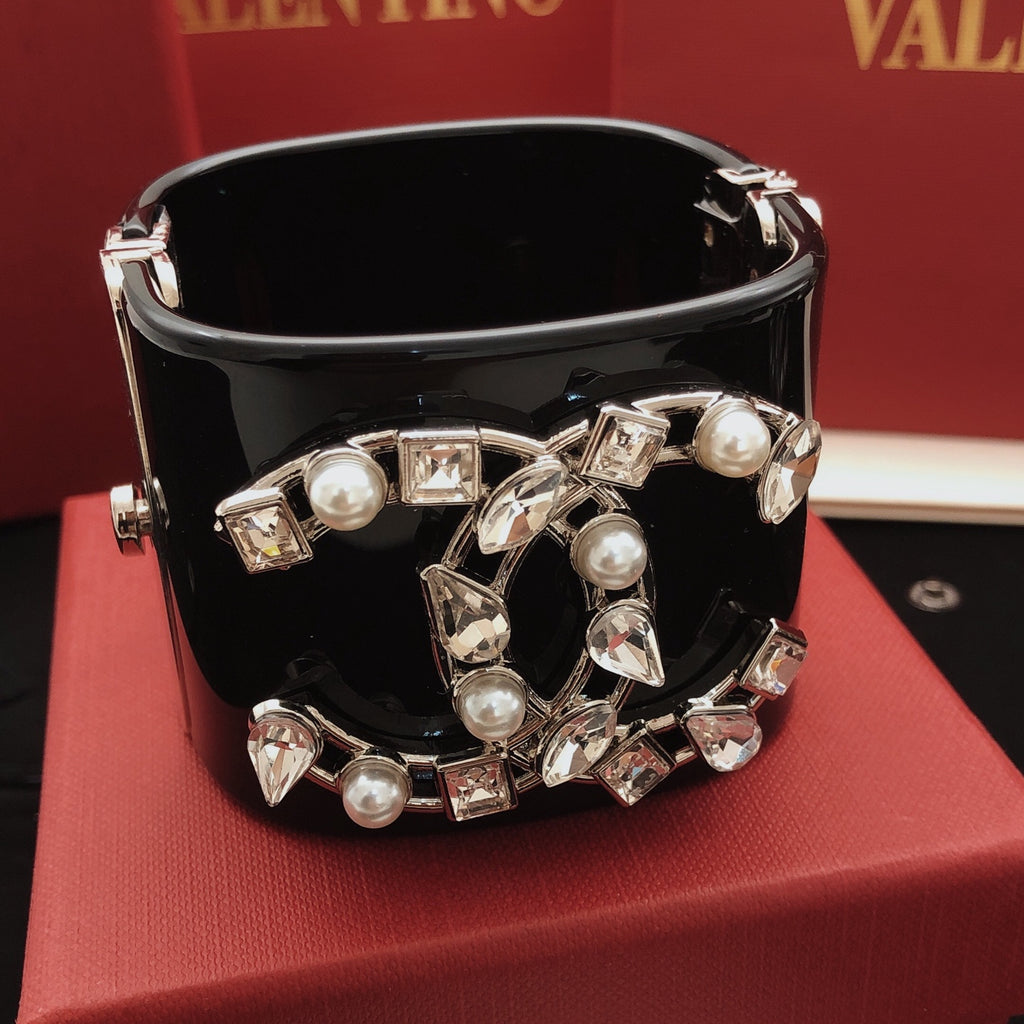 Signature Emblem Bangle in Silver-Tone – Black Detail – Design 004 detail view