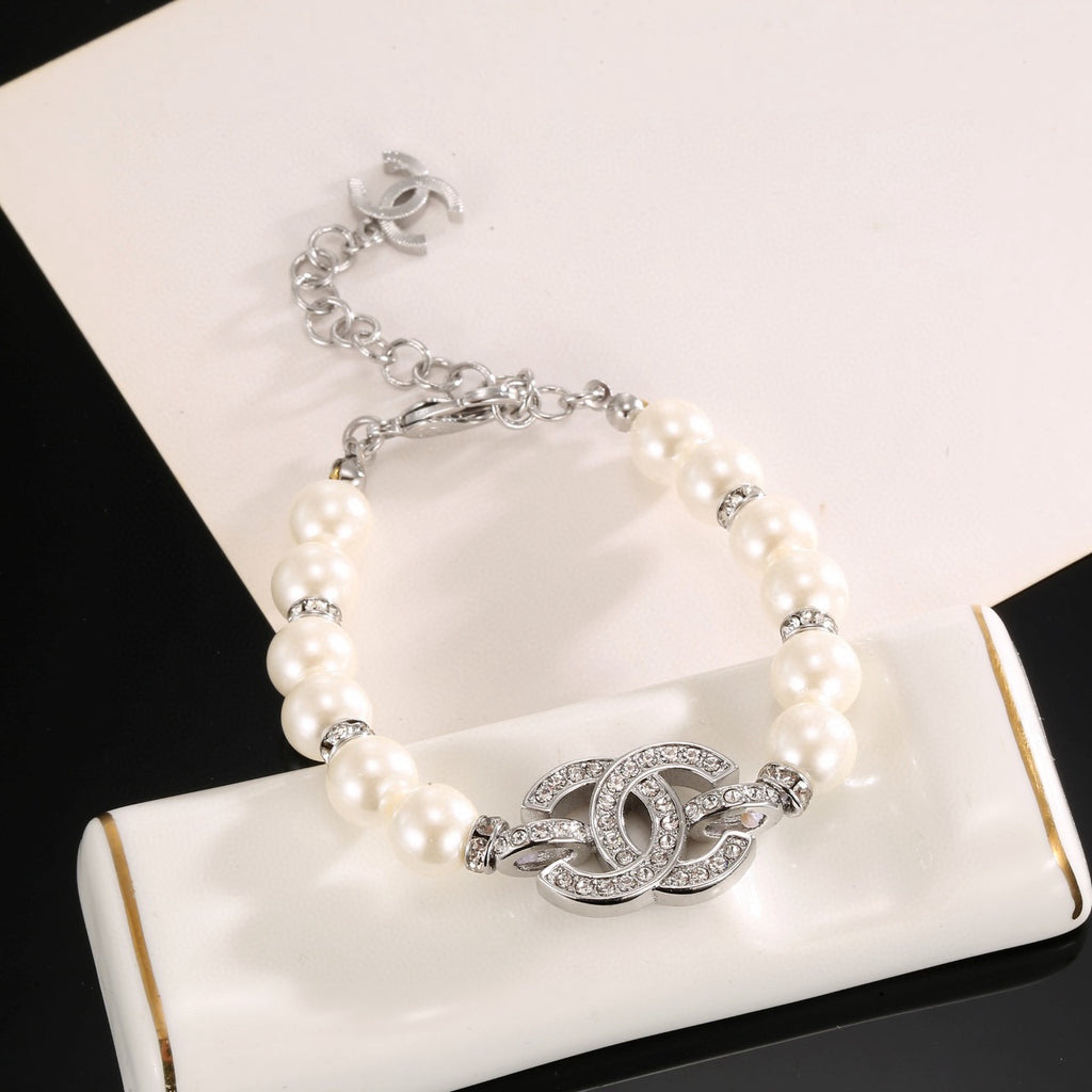 Double-C Emblem Bracelet in Gold-Tone – Pearl Detail – Design 004 detail view