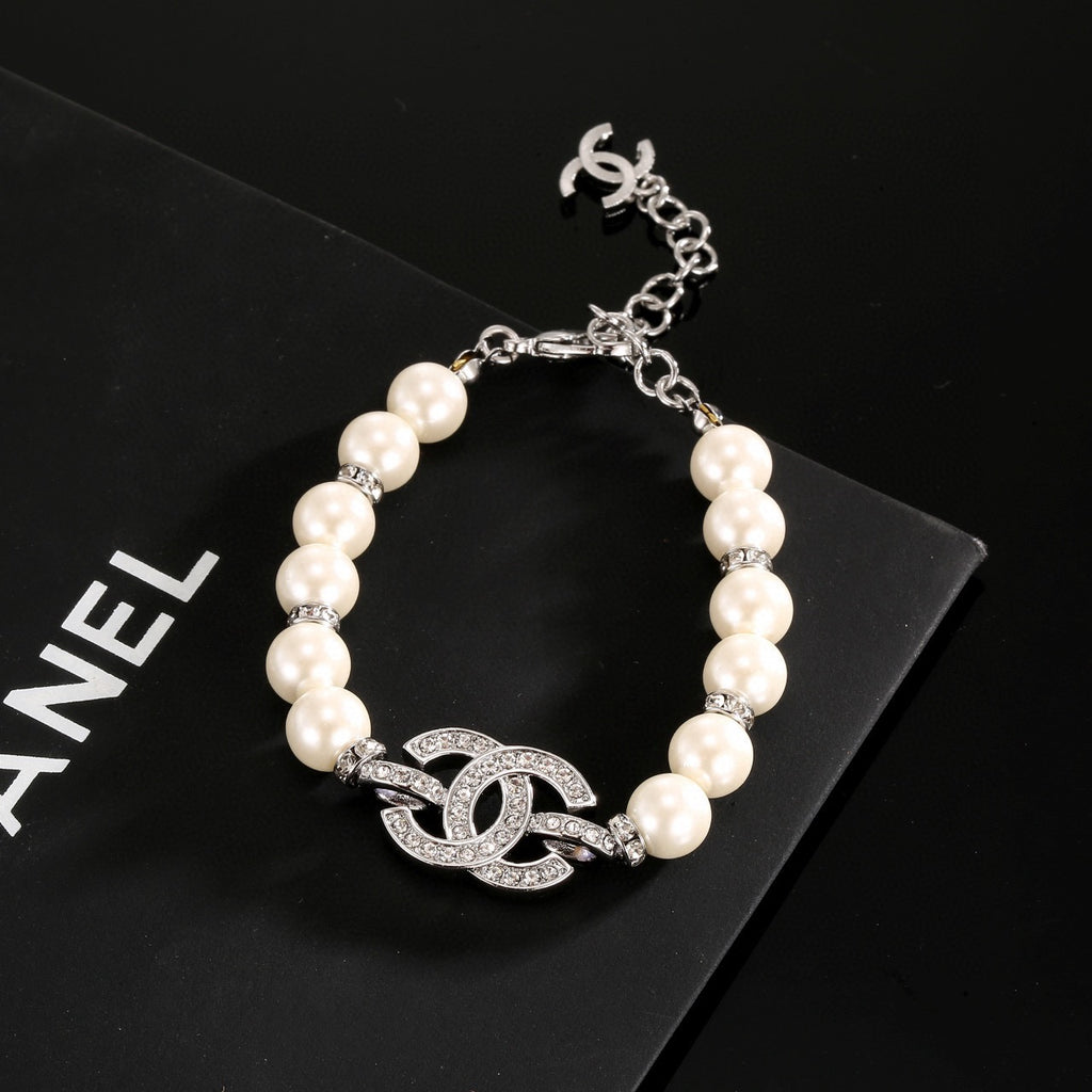 Double-C Emblem Bracelet in Gold-Tone – Pearl Detail – Design 004 close-up detail