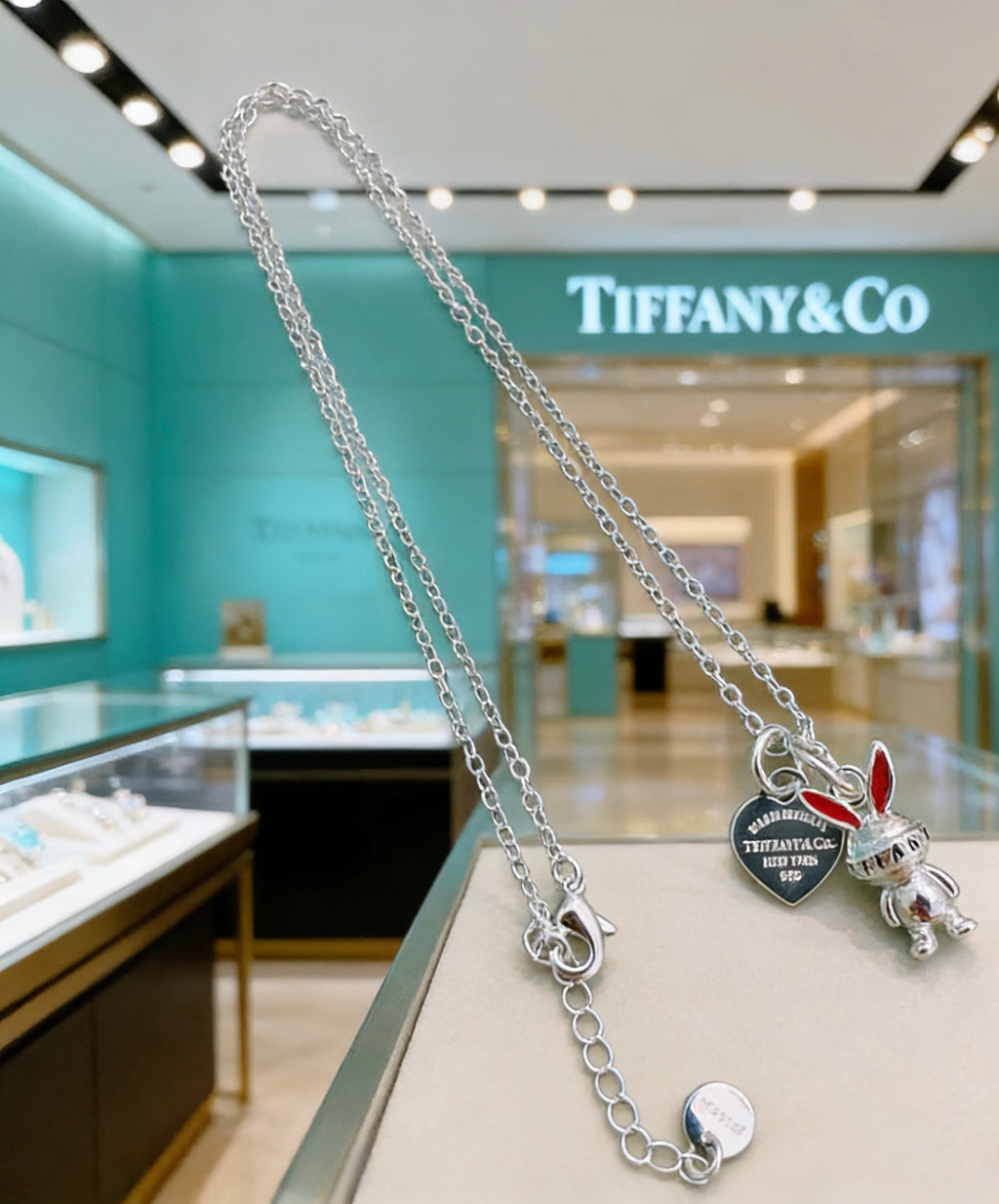 Signature Motif Jewelry Accessory in Silver-Tone – 45 cm – Design 11 detail view