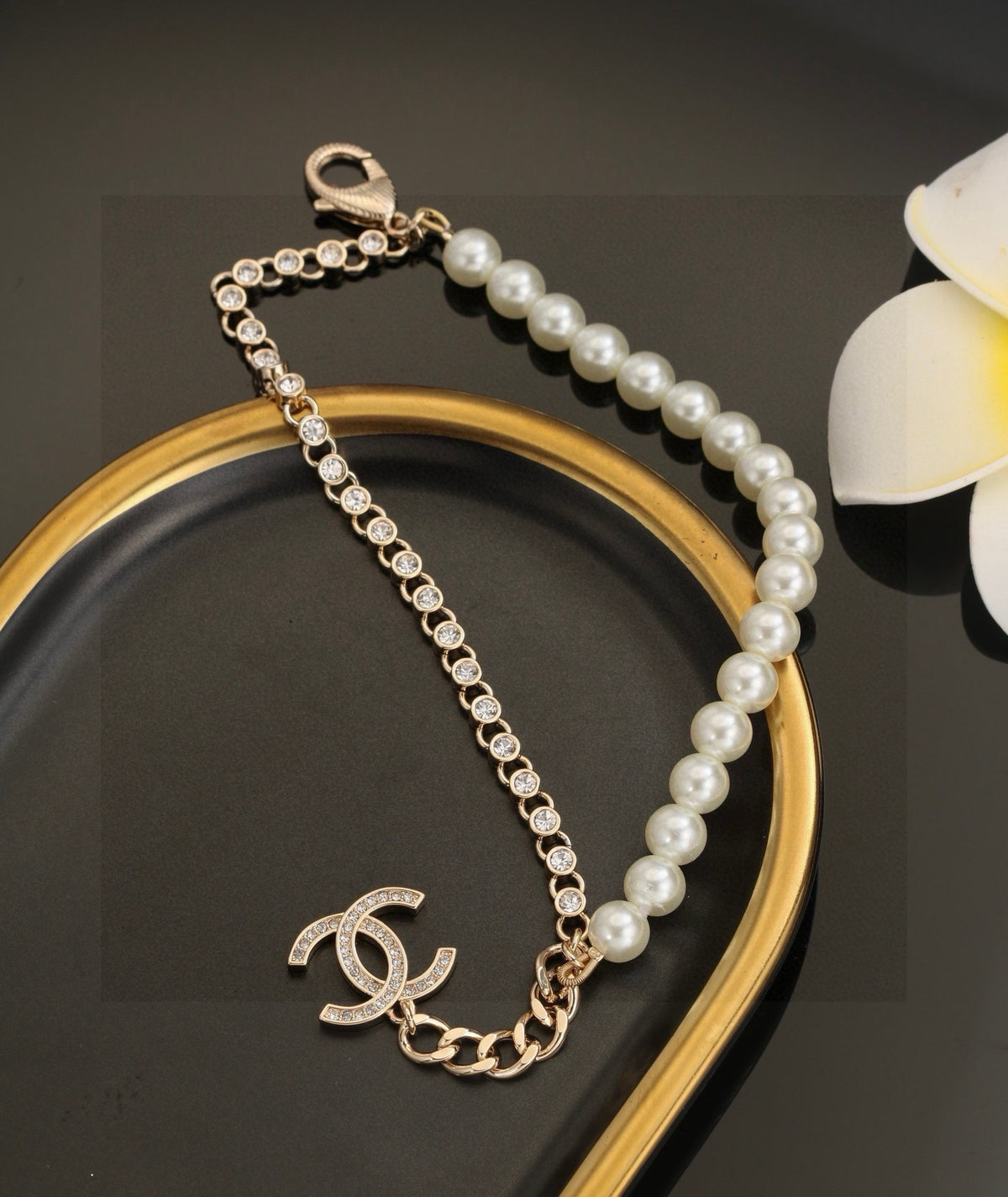 Pearl Bracelet in Polished Metal-Tone – Pearl Detail – Design 004 main product view