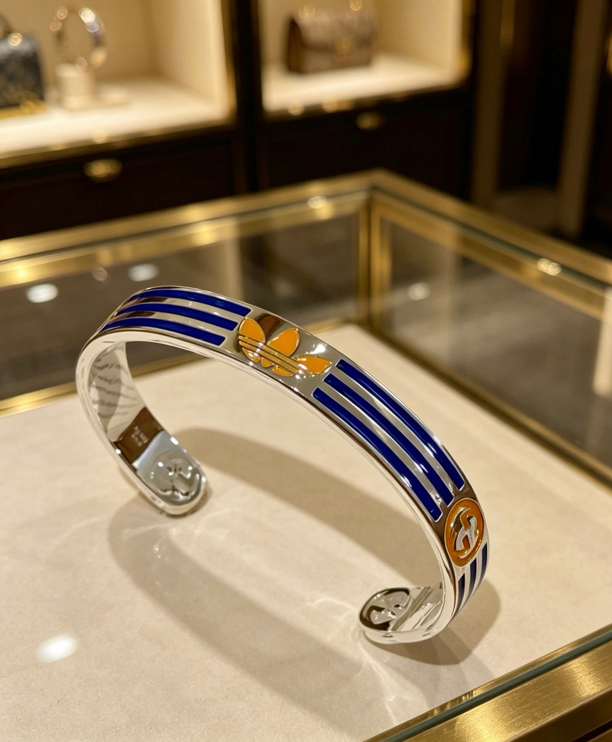 Double-G Emblem Bangle in Polished Metal-Tone – Design 027 front product view