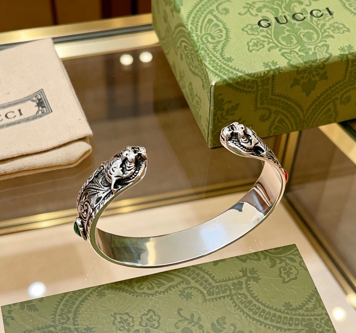 Double-G Emblem Bangle in Polished Metal-Tone – Design 021 side detail