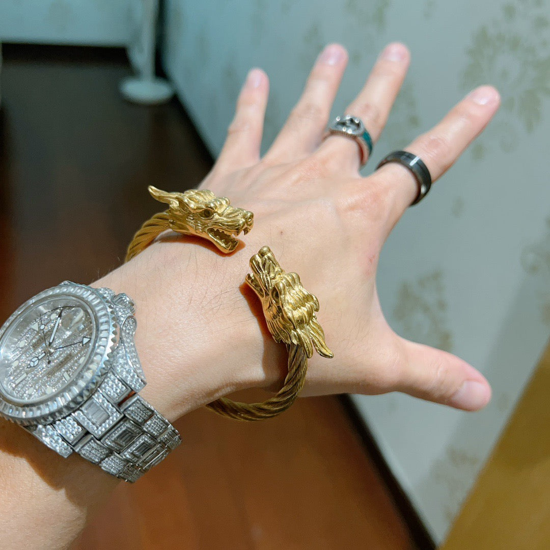 Double-G Emblem Bangle in Silver-Tone – Vintage Detail – Design 012 detail view