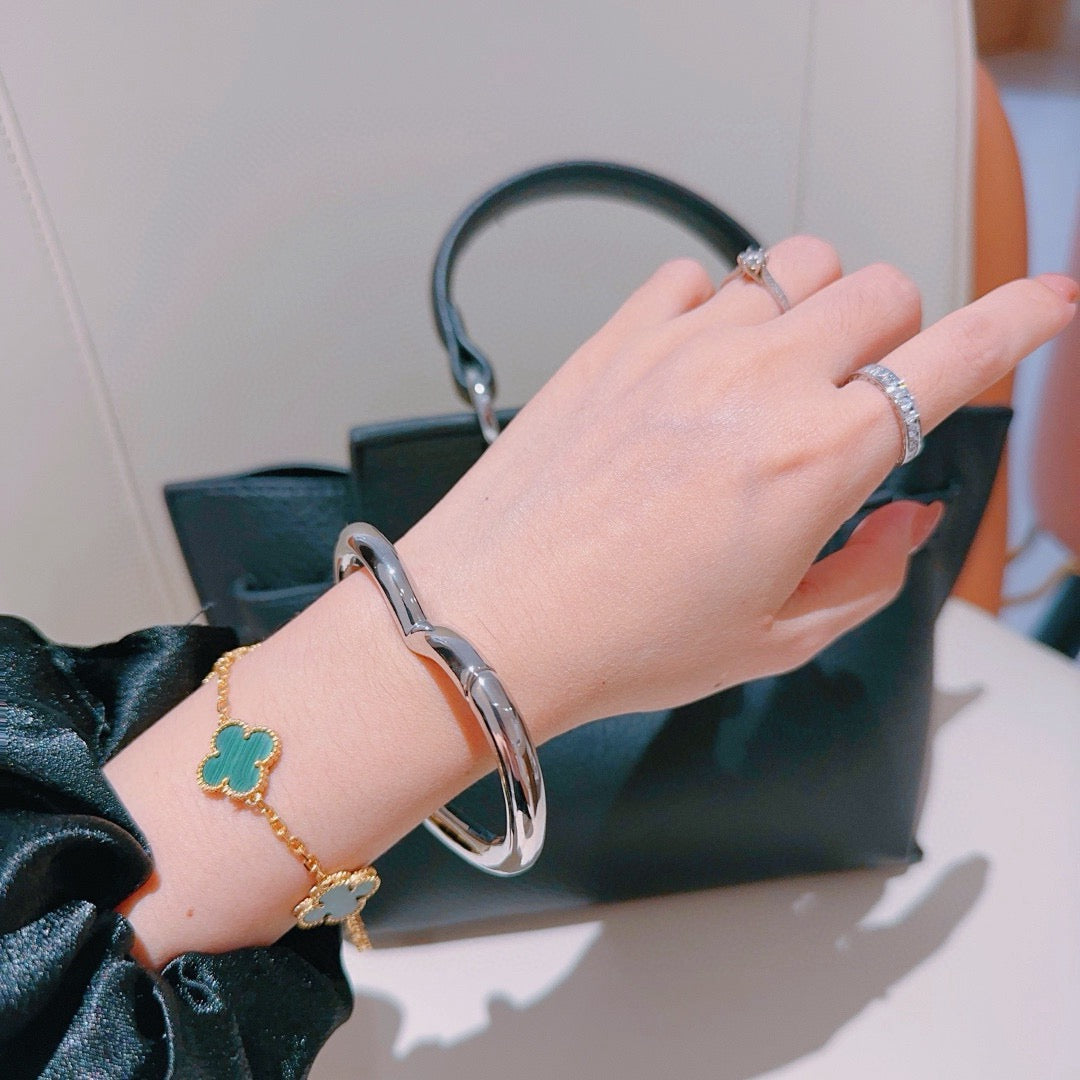 Horse Bangle in Gold-Tone – Design 025 detail view
