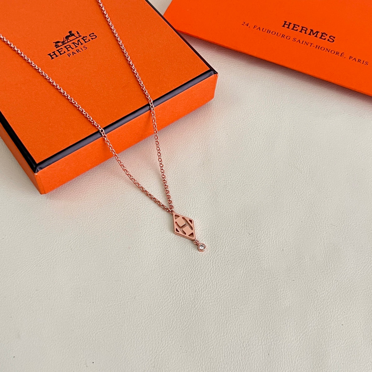 Toggle Pendant Necklace in Polished Metal-Tone – Toggle Detail – Design 025 side detail