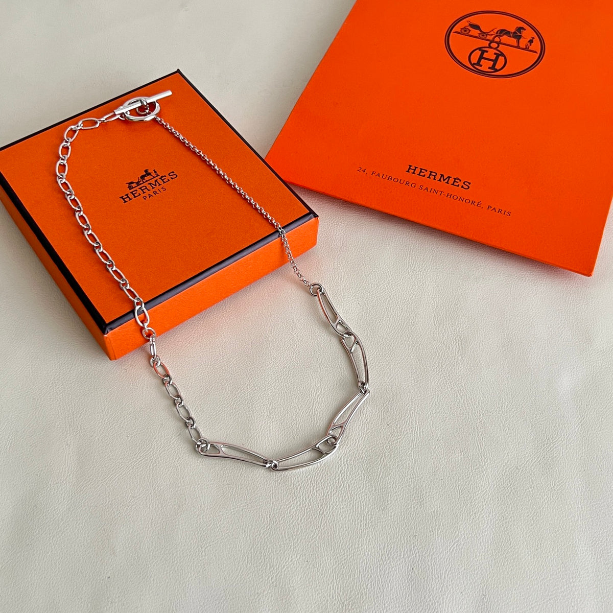 Horse Pendant Necklace in Polished Metal-Tone – Design 025 side detail