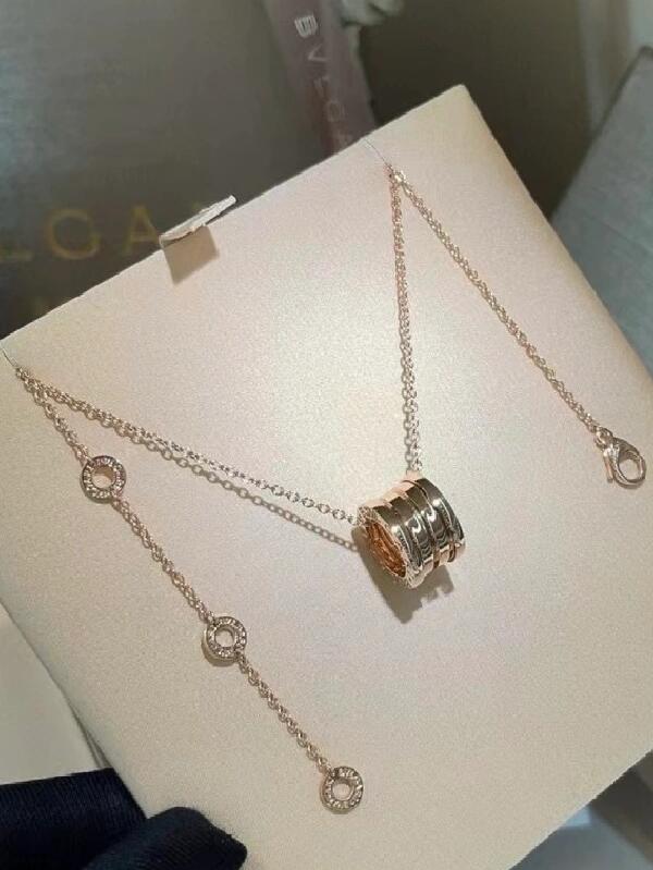 Geometric Emblem Pendant Necklace in Rose-Gold-Tone – Rose Gold Detail – Design 010 side detail