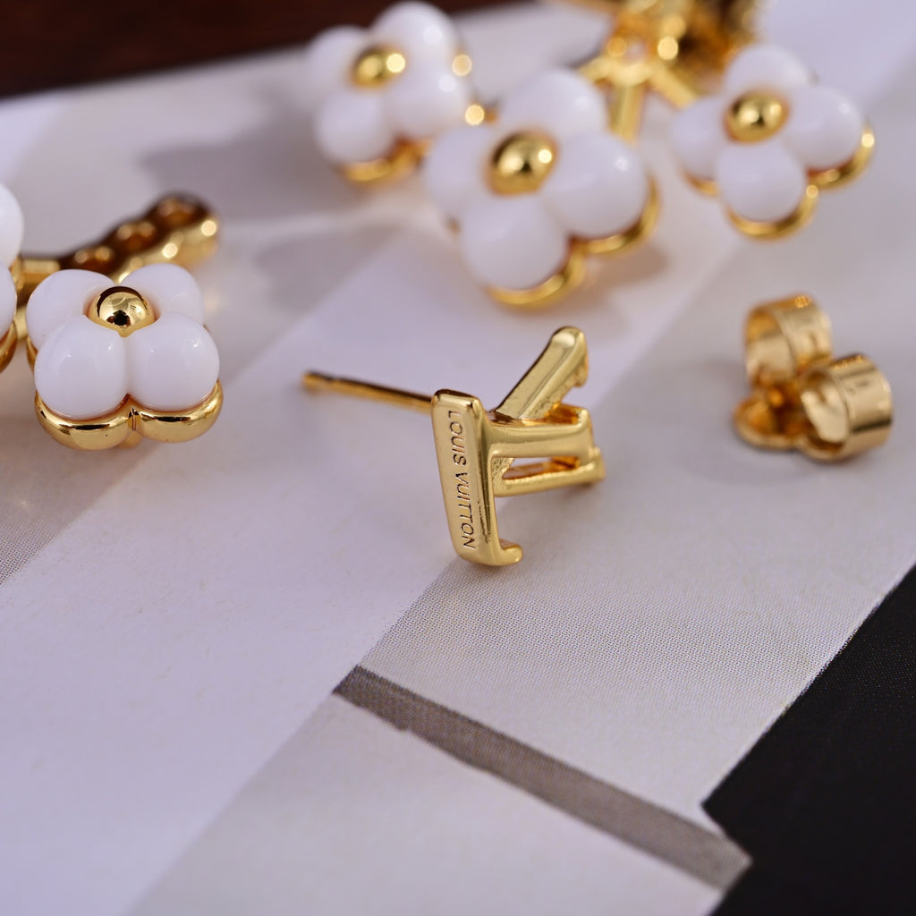 Geometric Emblem Stud Earrings in Polished Metal-Tone – Design 024 side detail