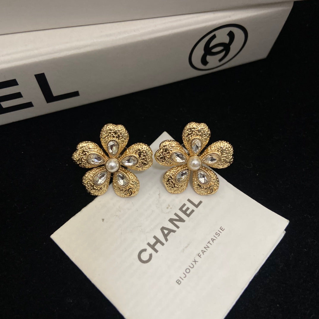 Double-C Emblem Stud Earrings in Polished Metal-Tone – Design 246 side detail