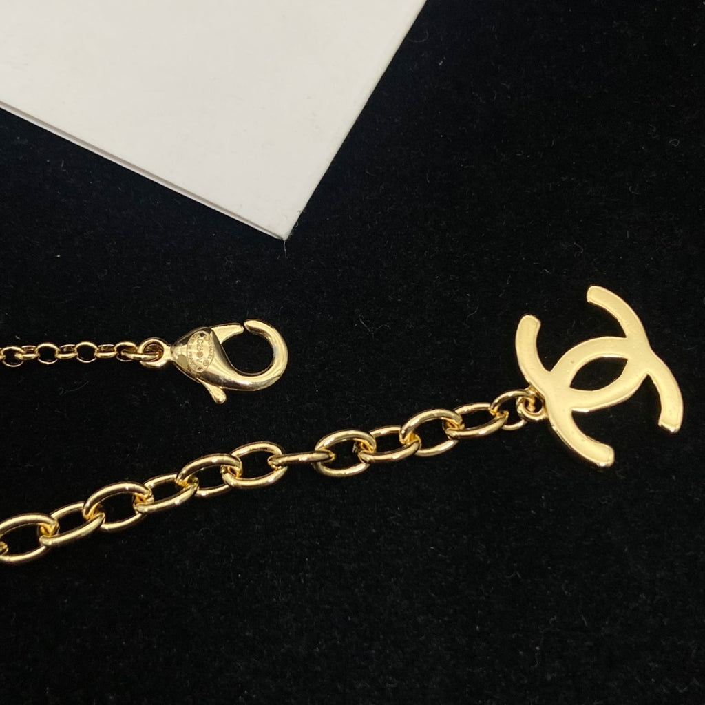Pearl Pearl-Detail Pendant Necklace – Pearl Detail – Design 036 styled product view