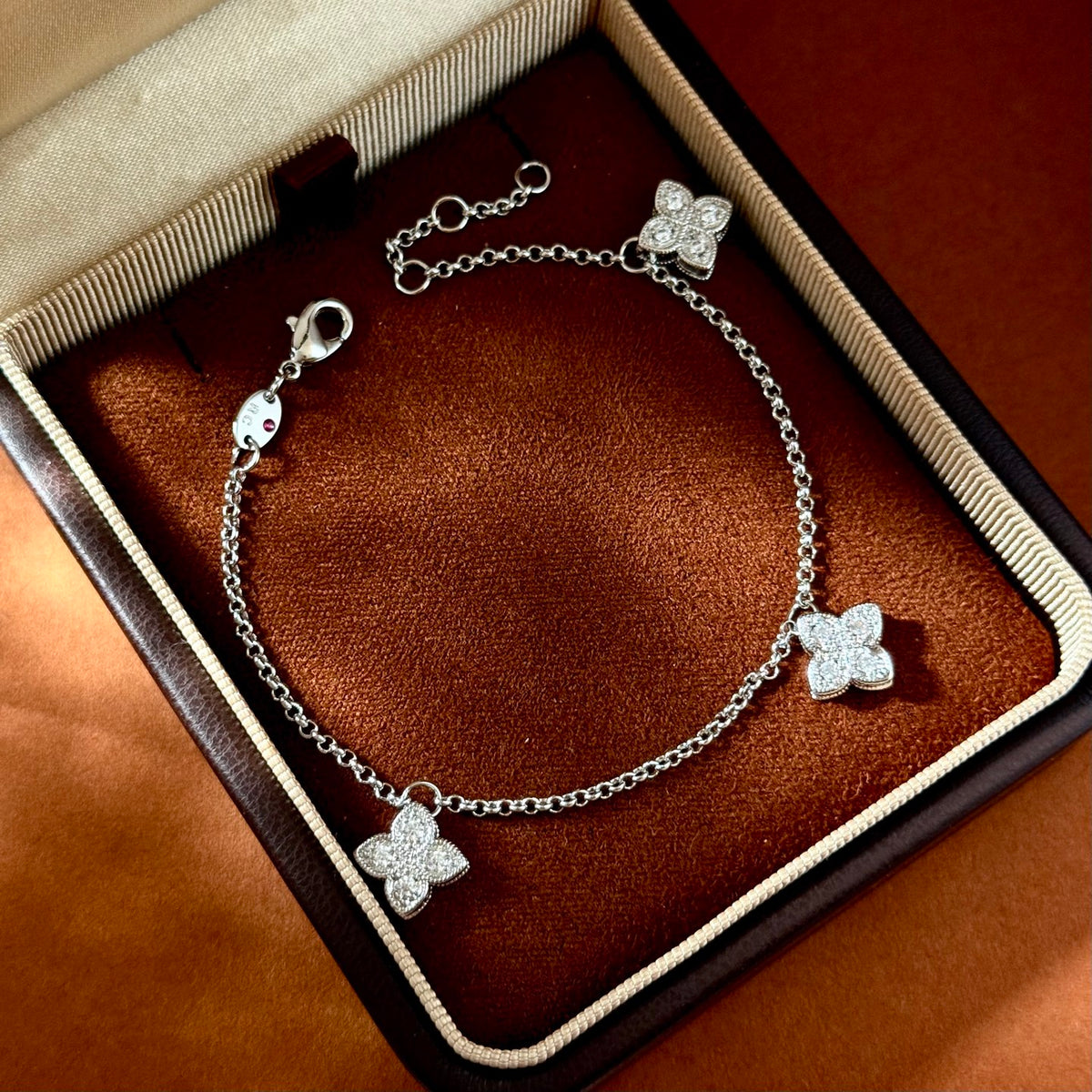 Clover Bracelet in Gold-Tone – Design 02 main product view