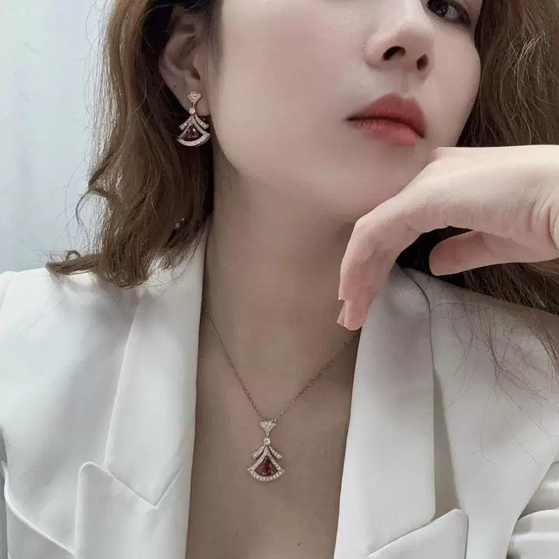 Geometric Emblem Pendant Necklace in Rose-Gold-Tone – Rose Gold Detail – Design 002 side detail
