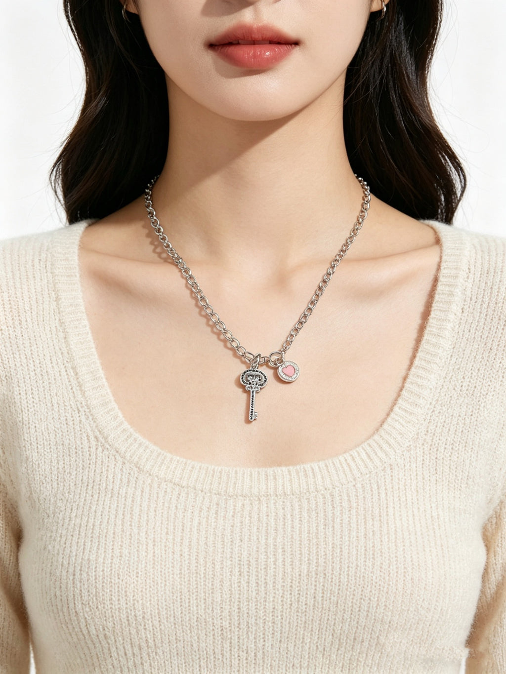 Signature Motif Pendant Necklace in Silver-Tone – Vintage Detail – Design 16 close-up detail