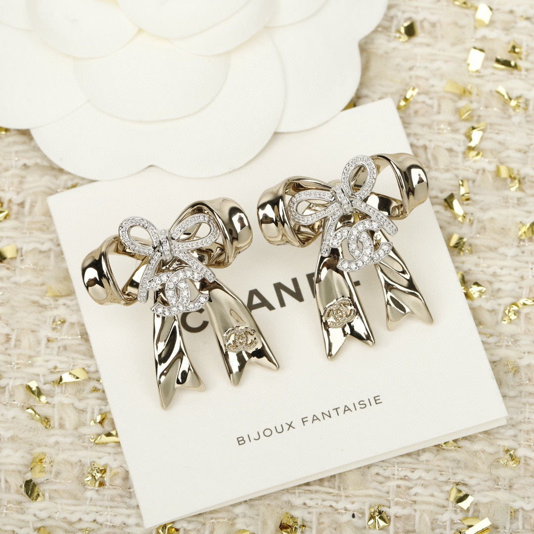 Bow Stud Earrings in Polished Metal-Tone – Design 003 side detail