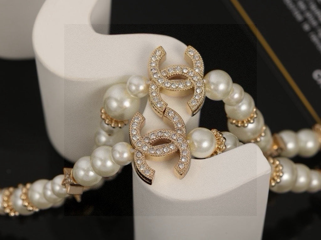 Double-C Emblem Pearl-Detail Pendant Necklace – Pearl Detail – Design 086 side detail