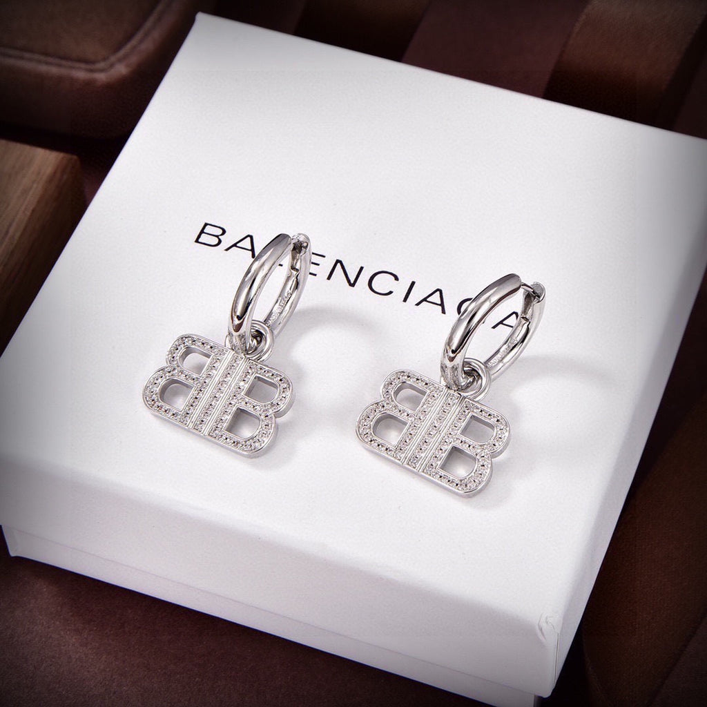Geometric Emblem Stud Earrings in Gold-Tone – Design 008 side detail