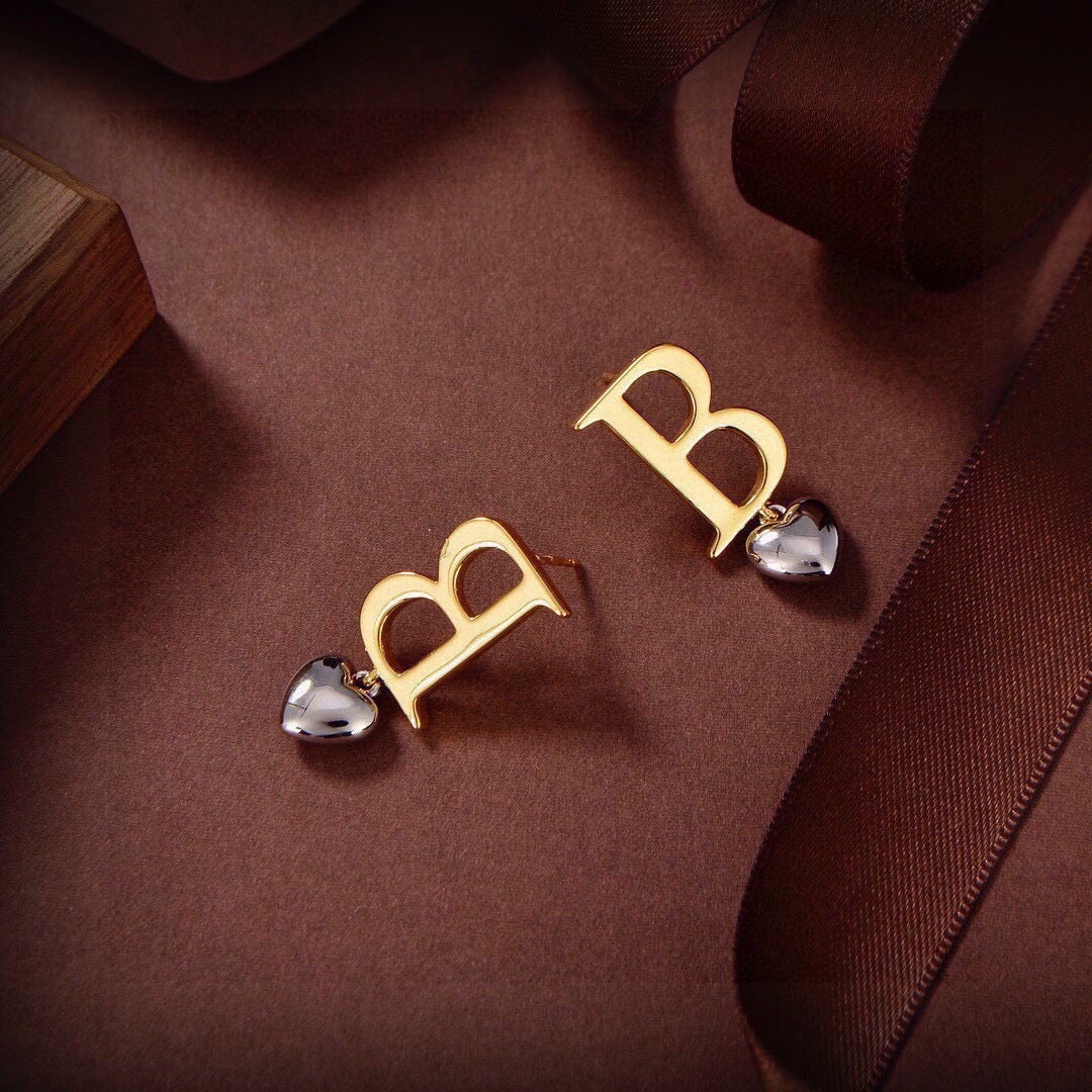 Ring Motif Stud Earrings in Polished Metal-Tone – Design 002 close-up detail