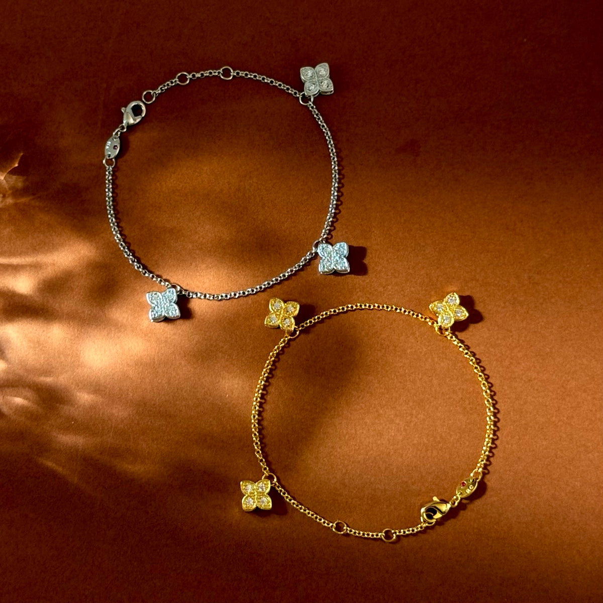 Clover Bracelet in Gold-Tone – Design 02 close-up detail