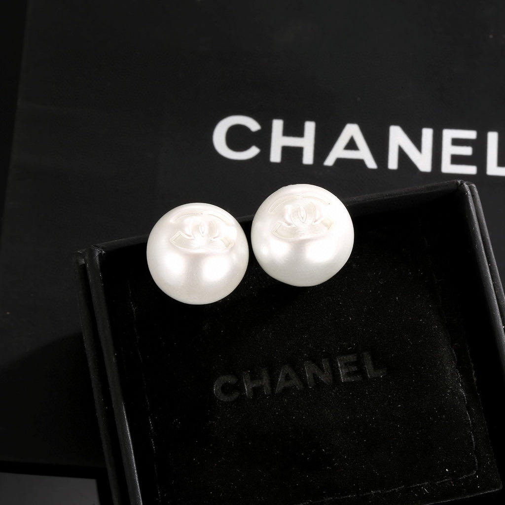 Double-C Emblem Stud Earrings in Polished Metal-Tone – White Detail – Design 003 side detail