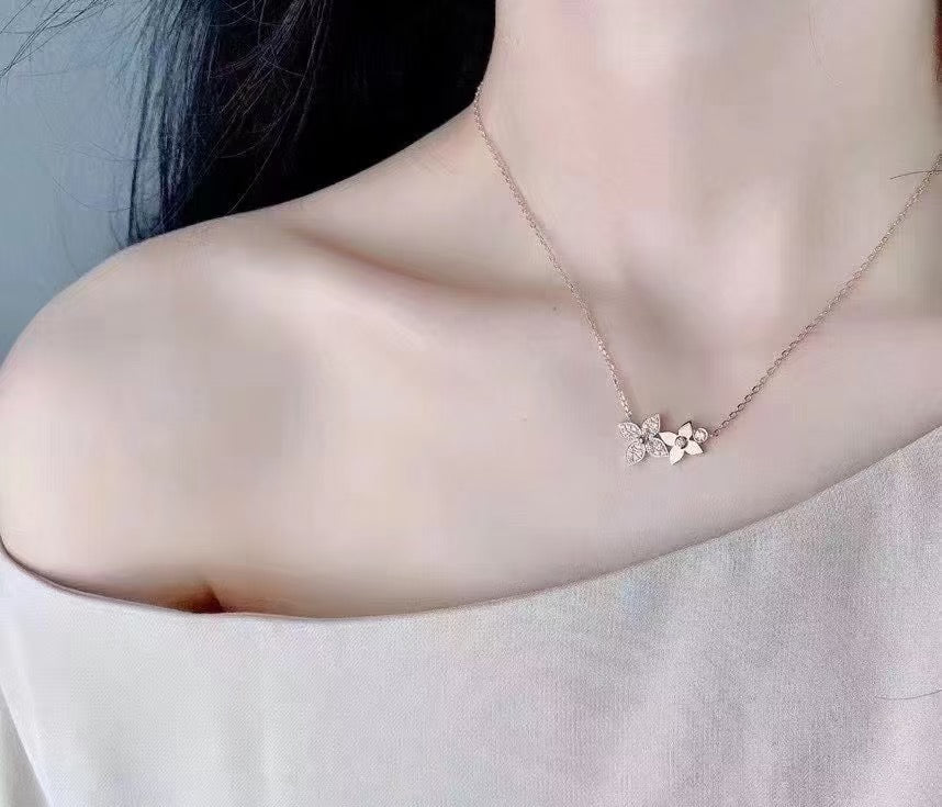 Clover Pendant Necklace in Polished Metal-Tone – Clover Detail – Design 007 front product view