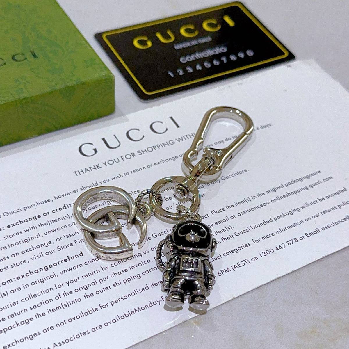 Double-G Emblem Keychain in Polished Metal-Tone – Design 029 side detail