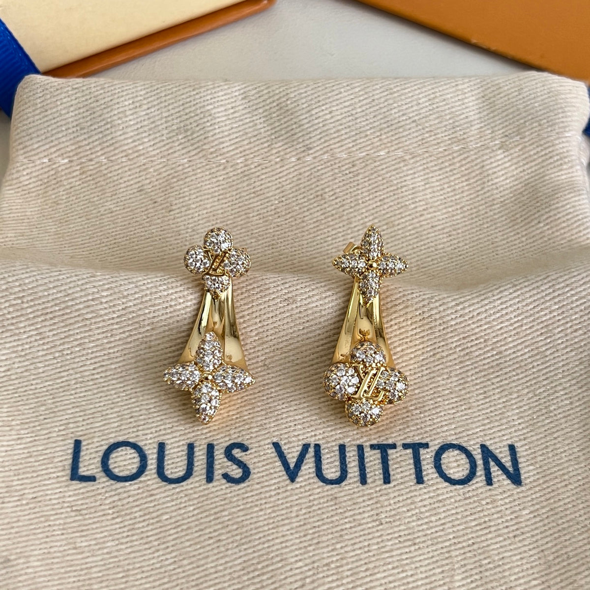 Geometric Emblem Stud Earrings in Polished Metal-Tone – Design 029 detail view