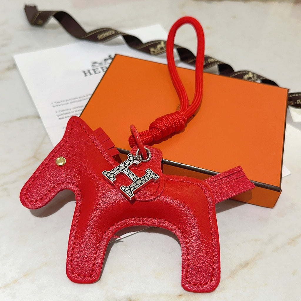 Horse Keychain in Silver-Tone – Design 049 styled product view