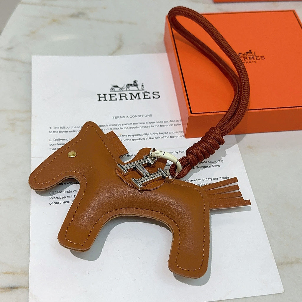 Horse Keychain in Silver-Tone – Design 048 styled product view
