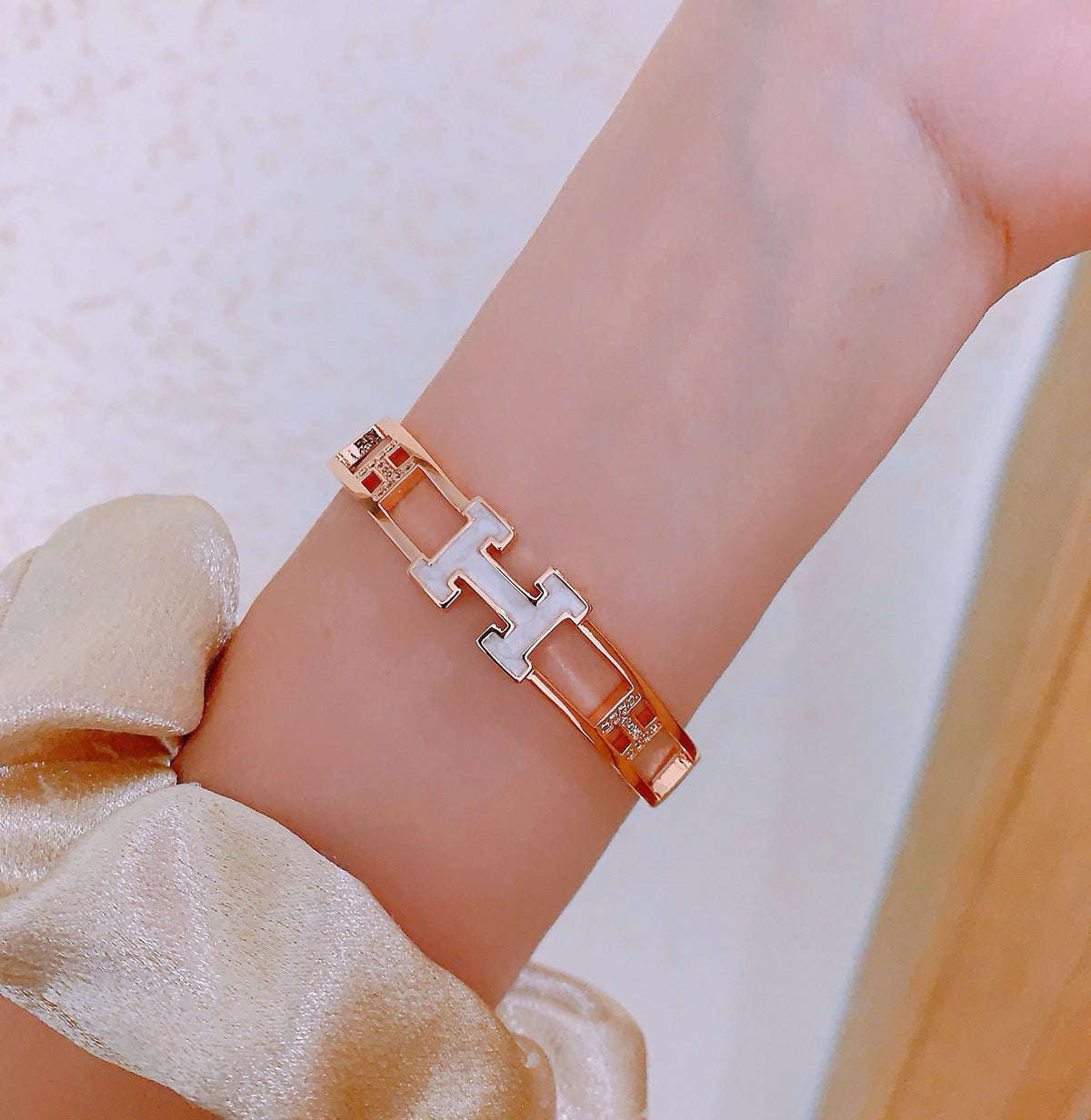 Horse Bangle in Gold-Tone – Design 029 side detail