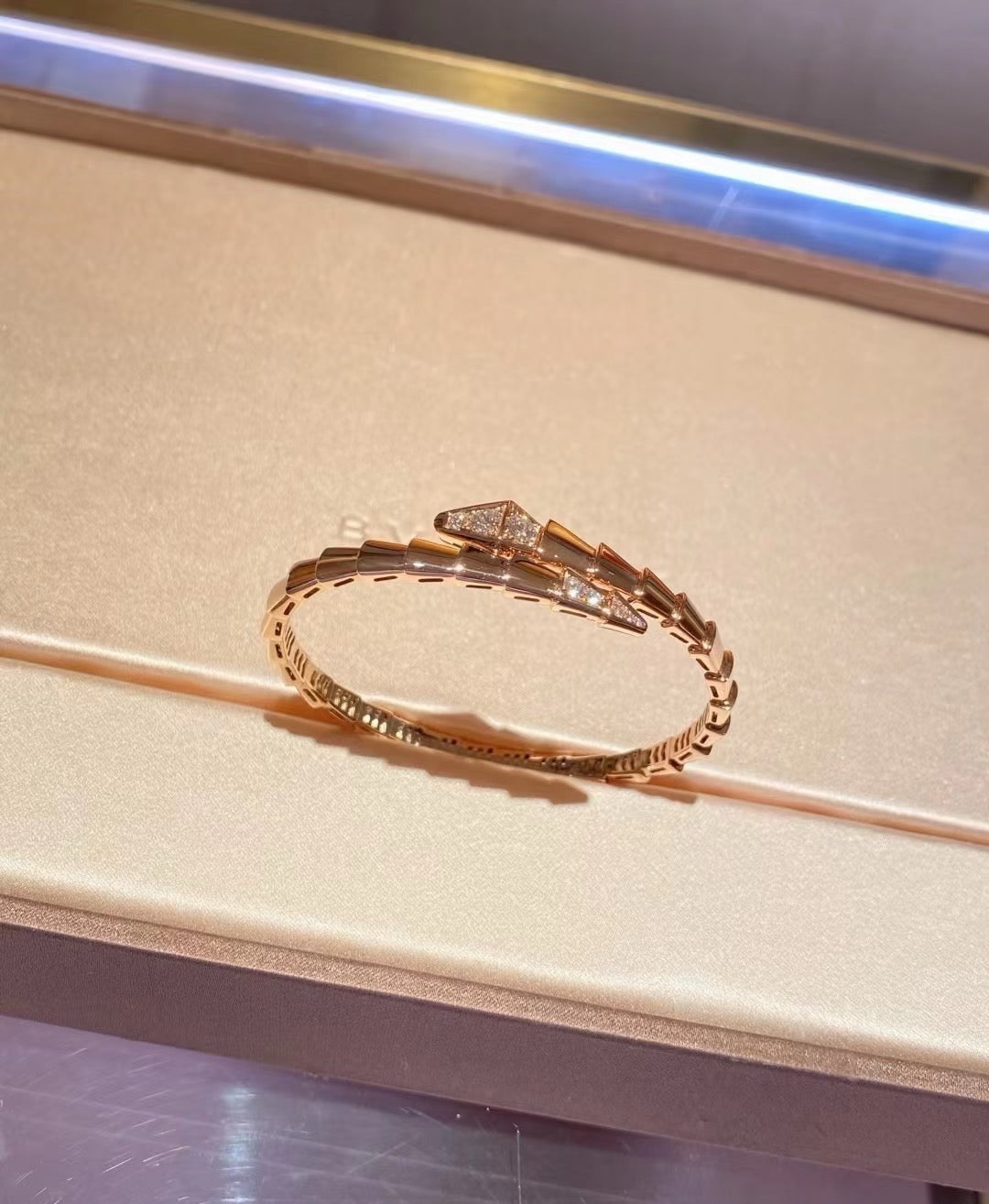 Serpentine Bangle in Rose-Gold-Tone – Rose Gold Detail – Design 002 styled product view