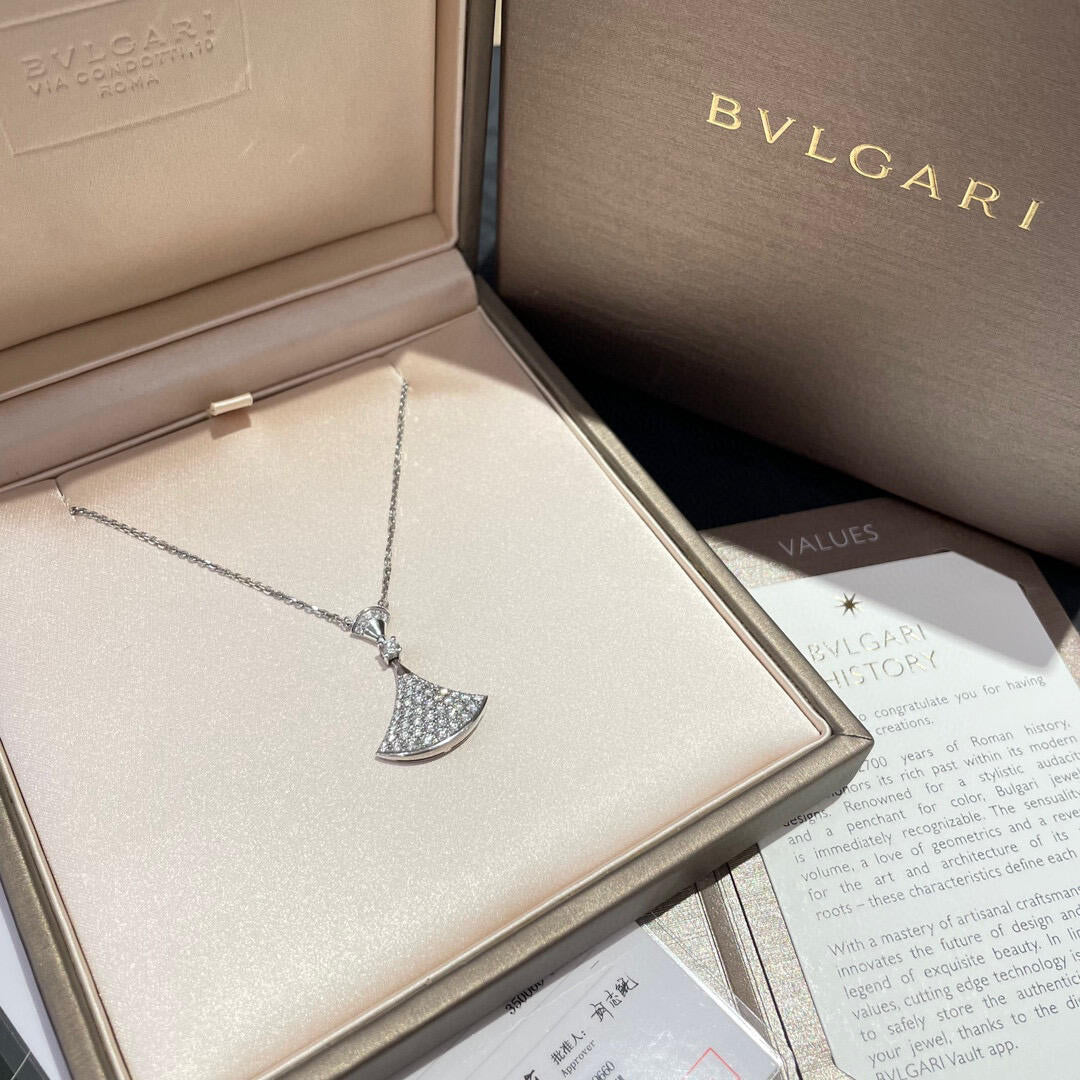 Geometric Emblem Pendant Necklace in Polished Metal-Tone – Design 007 side detail