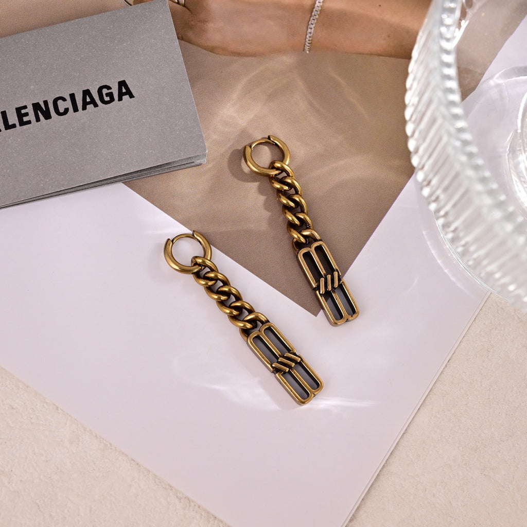 Ring Motif Statement Earrings in Gold-Tone – Vintage Detail front product view