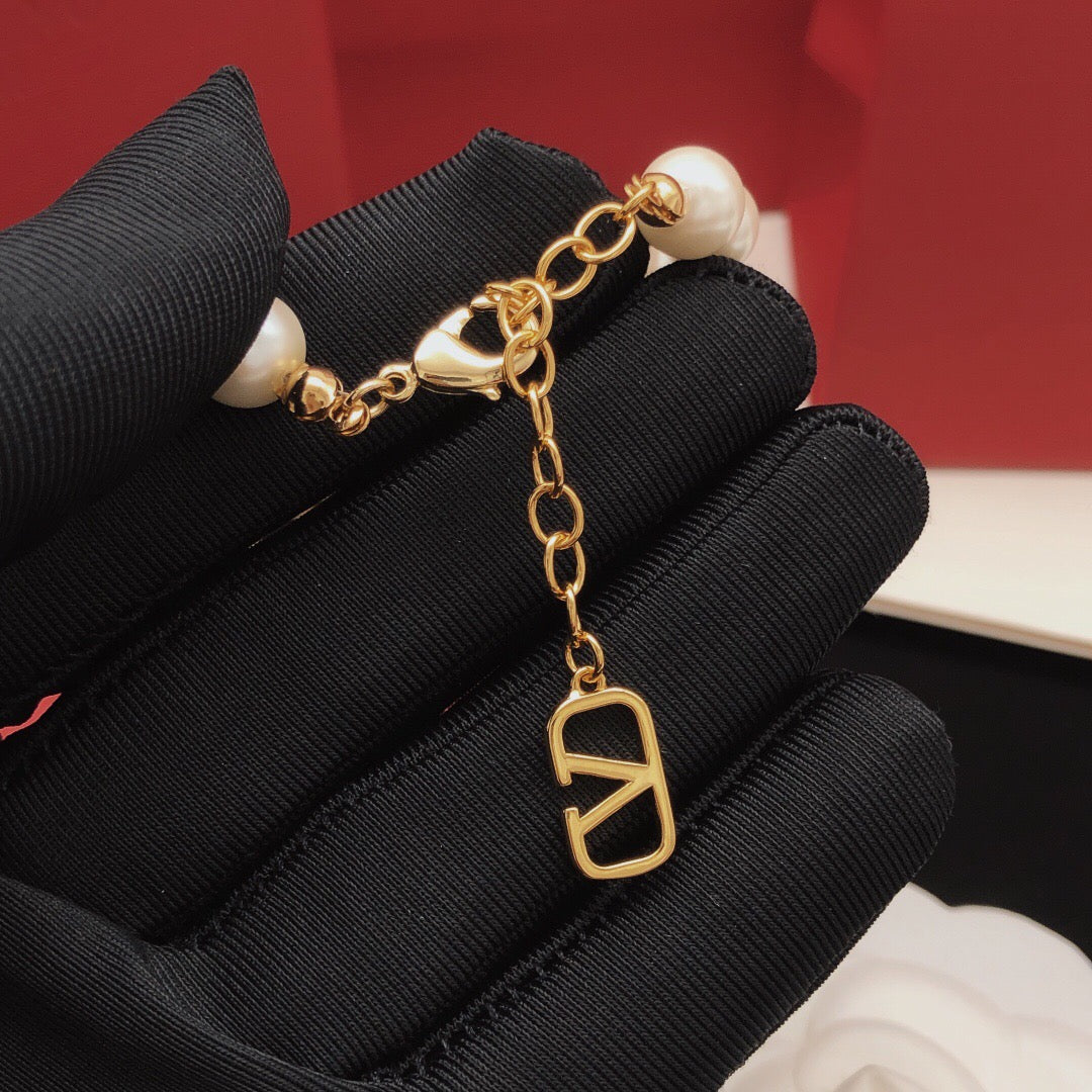 V Emblem Crystal-Accent Bracelet – Design 03 close-up view