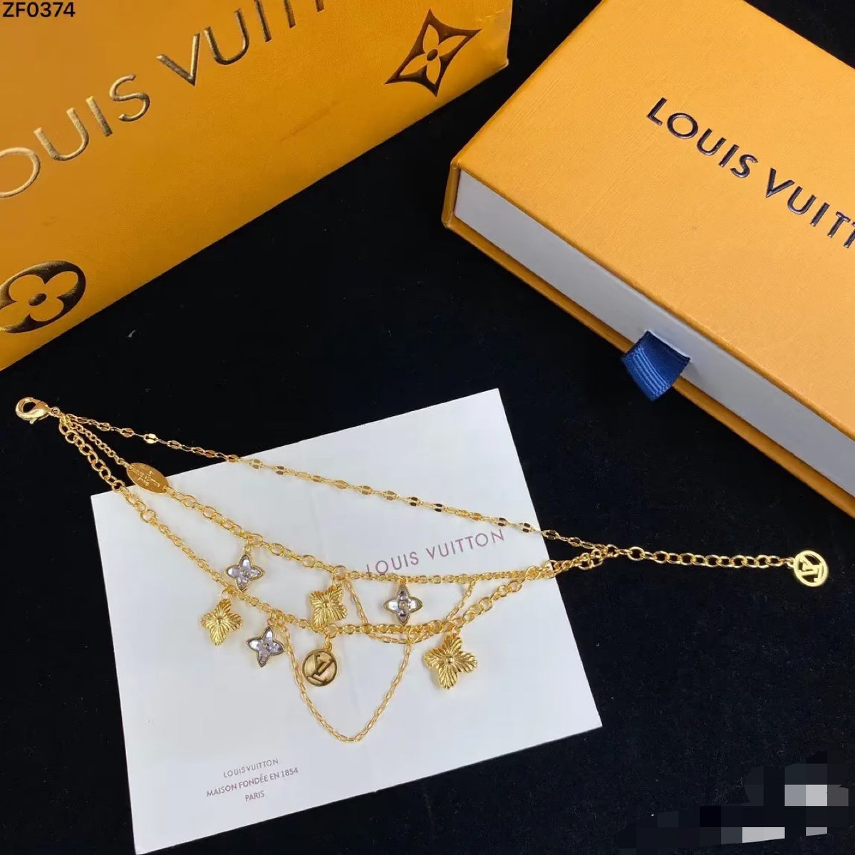 Floral Bracelet in Gold-Tone – Design 012 detail view