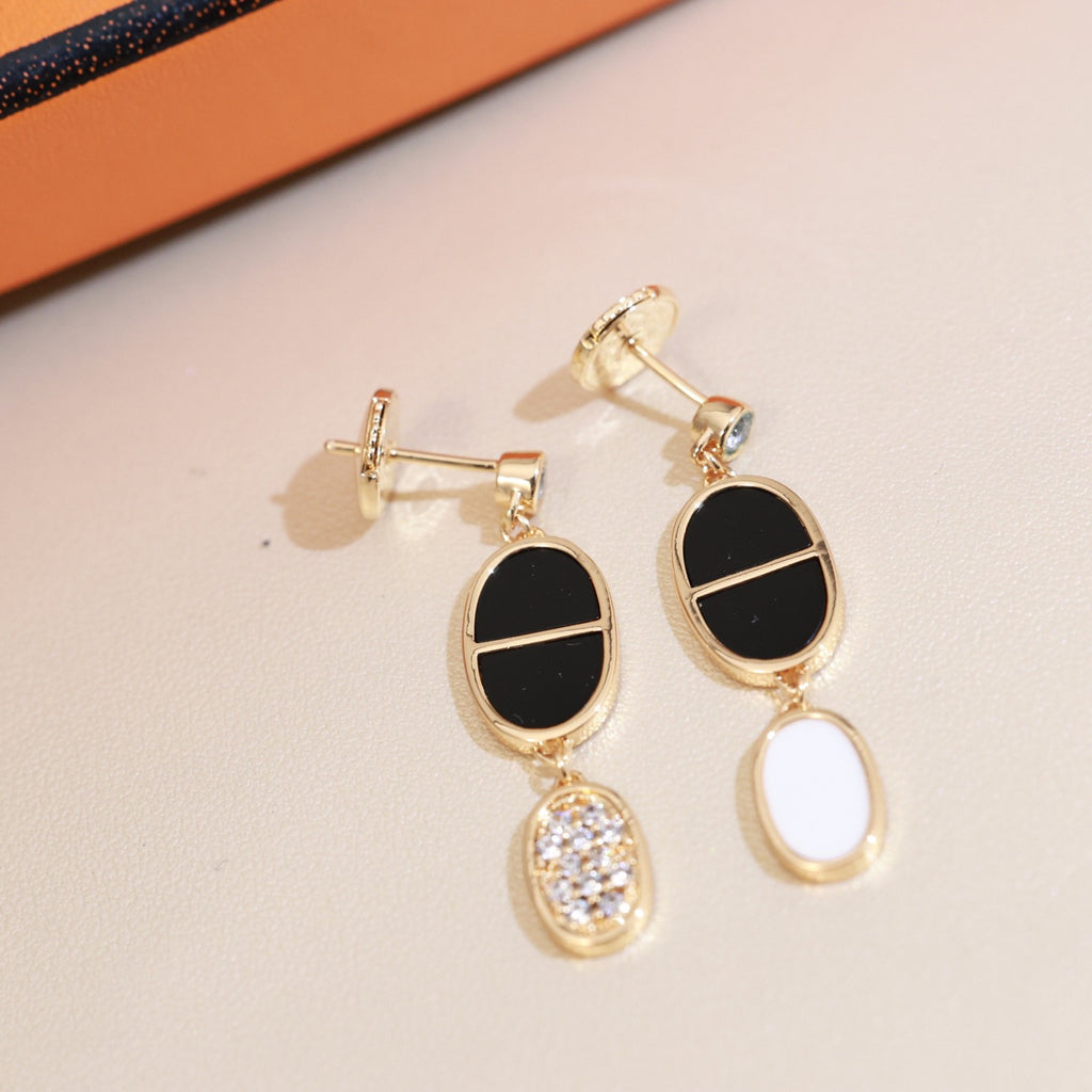 Toggle Stud Earrings in Polished Metal-Tone – Toggle Detail – Design 002 main product view
