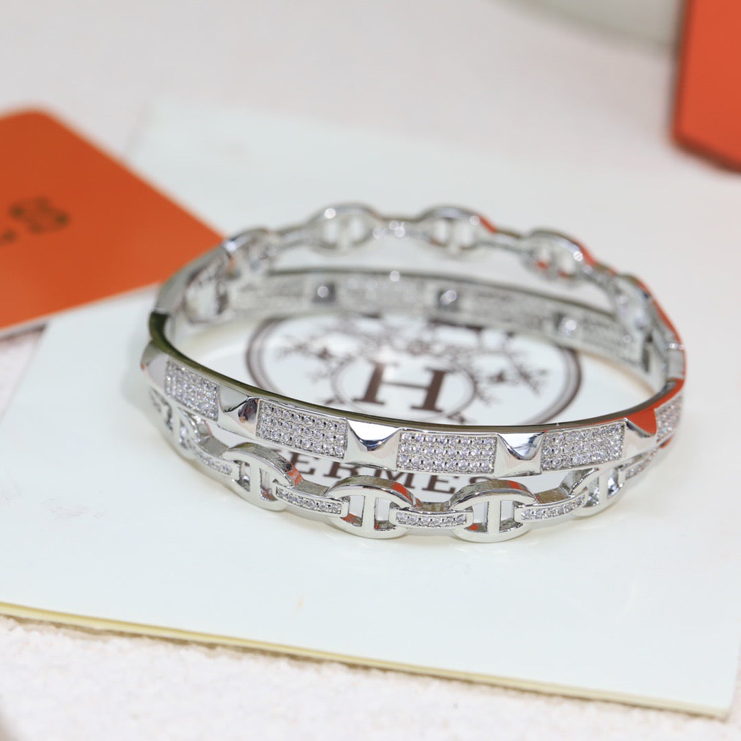 Horse Bangle in Polished Metal-Tone – Design 009 side detail
