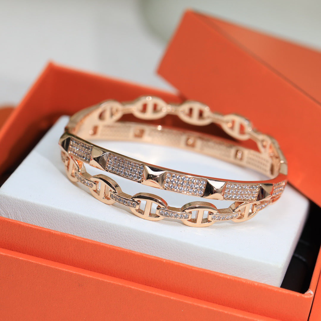 Horse Bangle in Polished Metal-Tone – Design 009 detail view