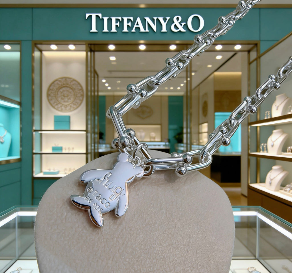 Signature Motif Pendant Necklace in Silver-Tone – Vintage Detail – Design 25 close-up detail