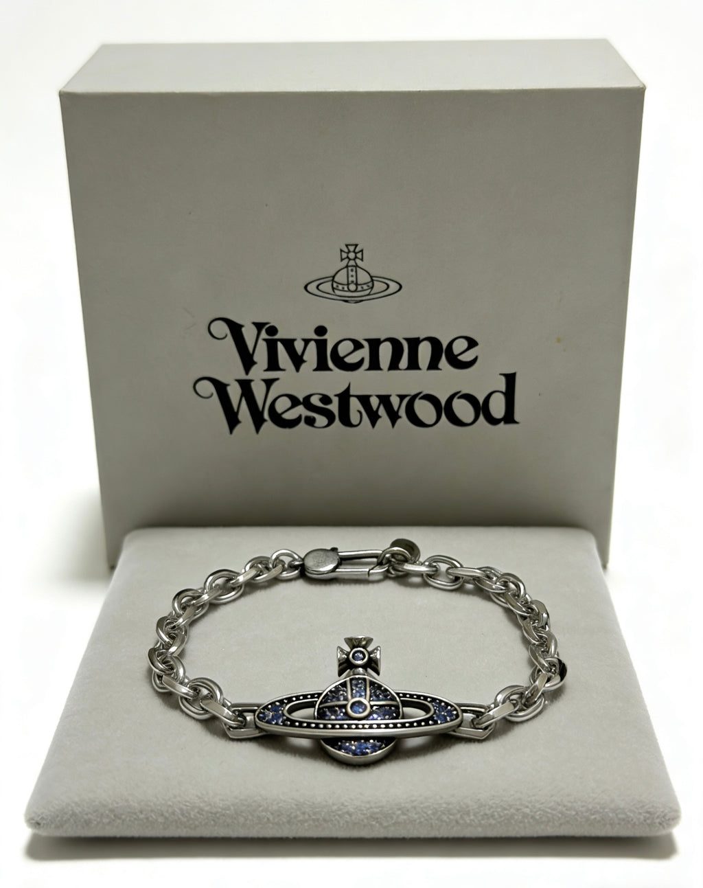 Orb-Inspired Emblem Bracelet in Silver-Tone – Vintage Detail – Design 010 front product view