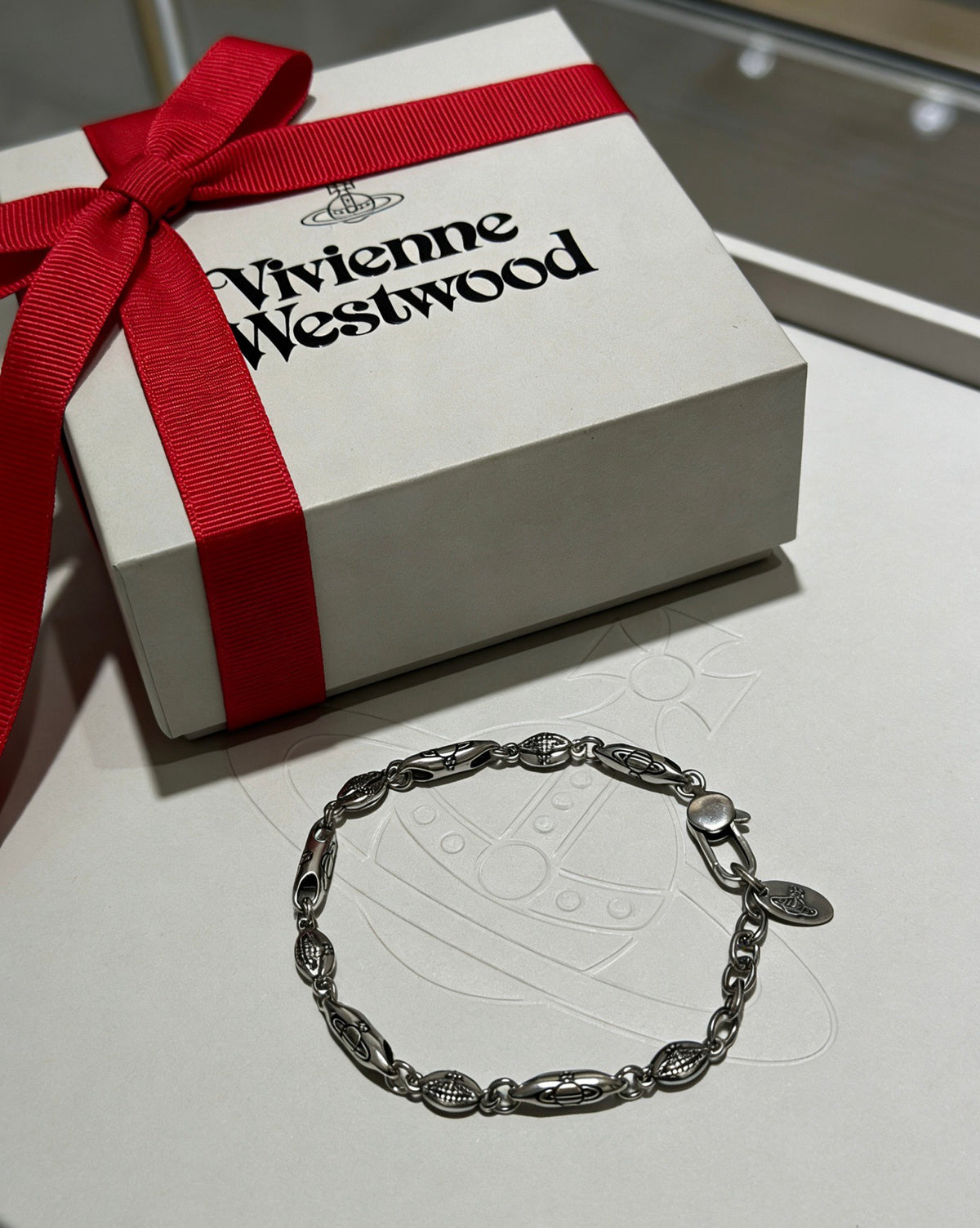 Orb-Inspired Emblem Bracelet in Silver-Tone – Vintage Detail – Design 009 main product view