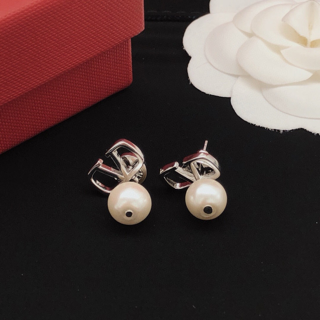 Signature Emblem Pearl-Detail Stud Earrings – Design 04 close-up view